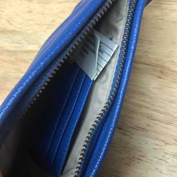 Isaac Mizrahi wristlet - Picture 3 of 3